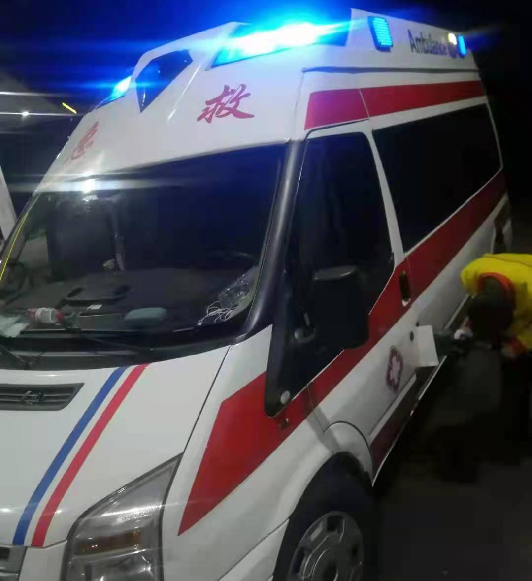 鹤山市专业救护车出租